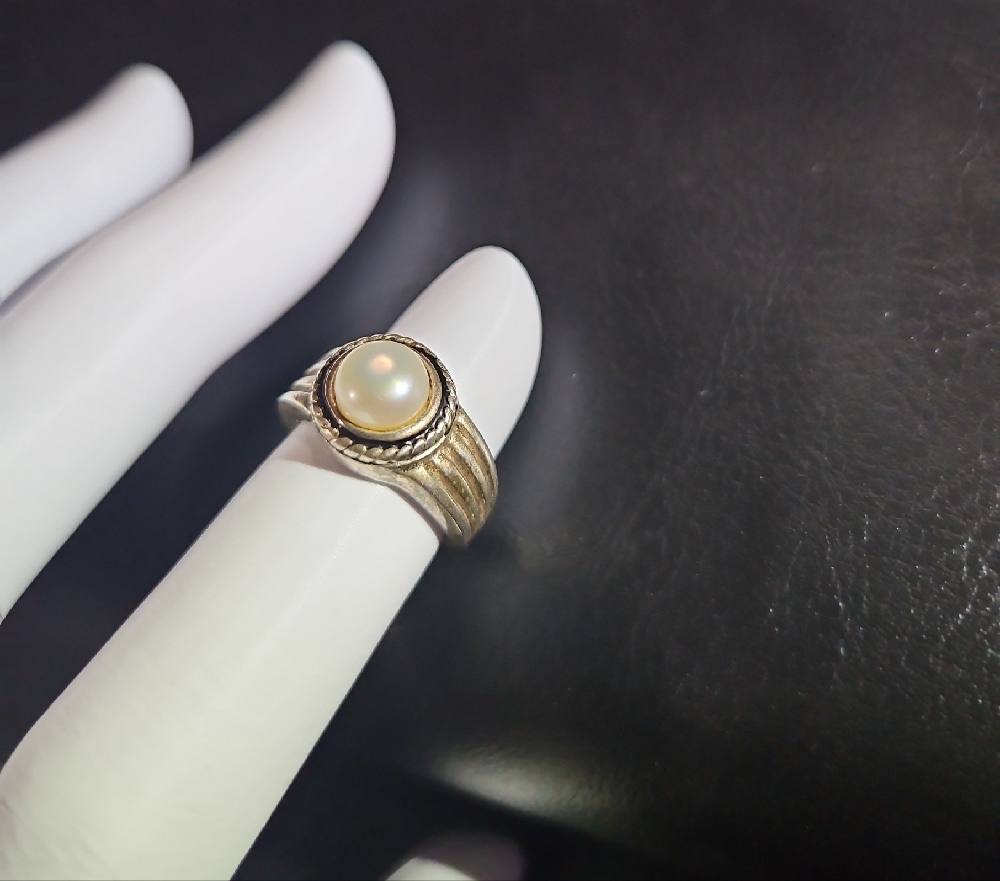 Genuine Pearl Ring in Silver Setting - Picture 4 of 10